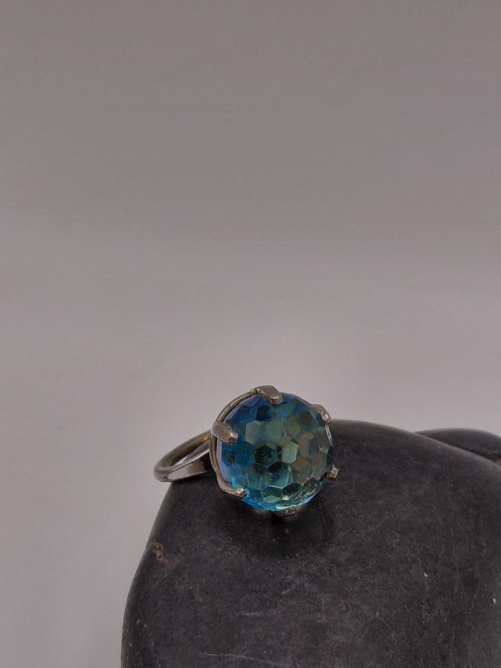 Vintage SARAH COVENTRY "Bermuda Blue" Disco Ball Glass Prism Ring Adjustable - Picture 2 of 4